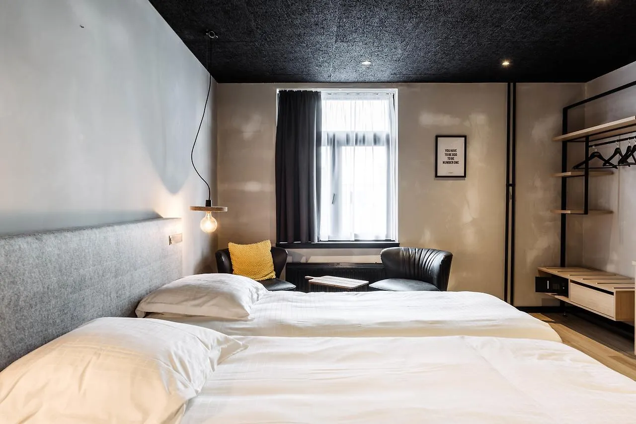Upstairs Hotel Ostenda