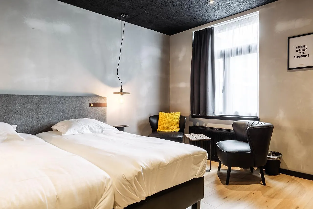 Upstairs Hotel Ostend 3*,